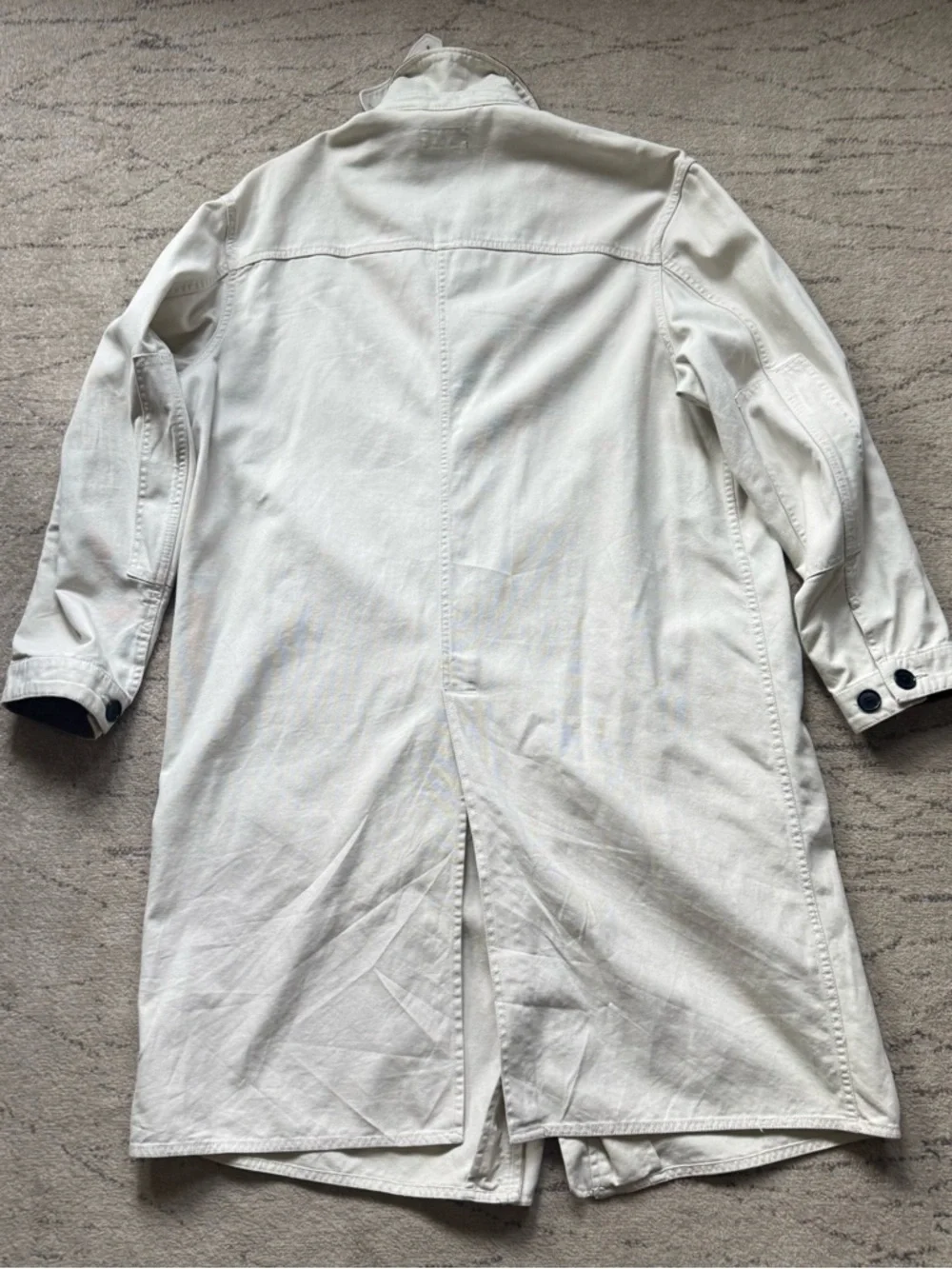 Polo Ralph Lauren trench coat, Front logo, single vent,Brass detailing,
Size - L - Picture 4 of 14